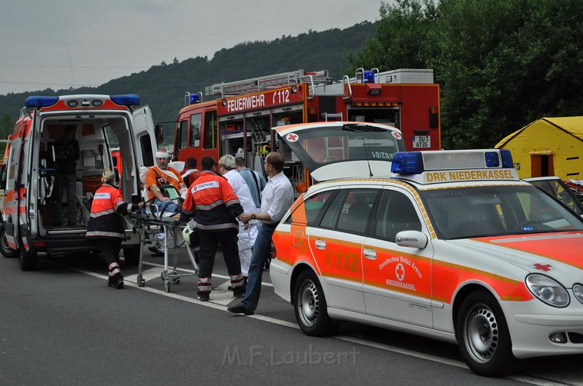 Schwerer Unfall mit Reisebus Lohmar Donrather Dreieck P408.JPG